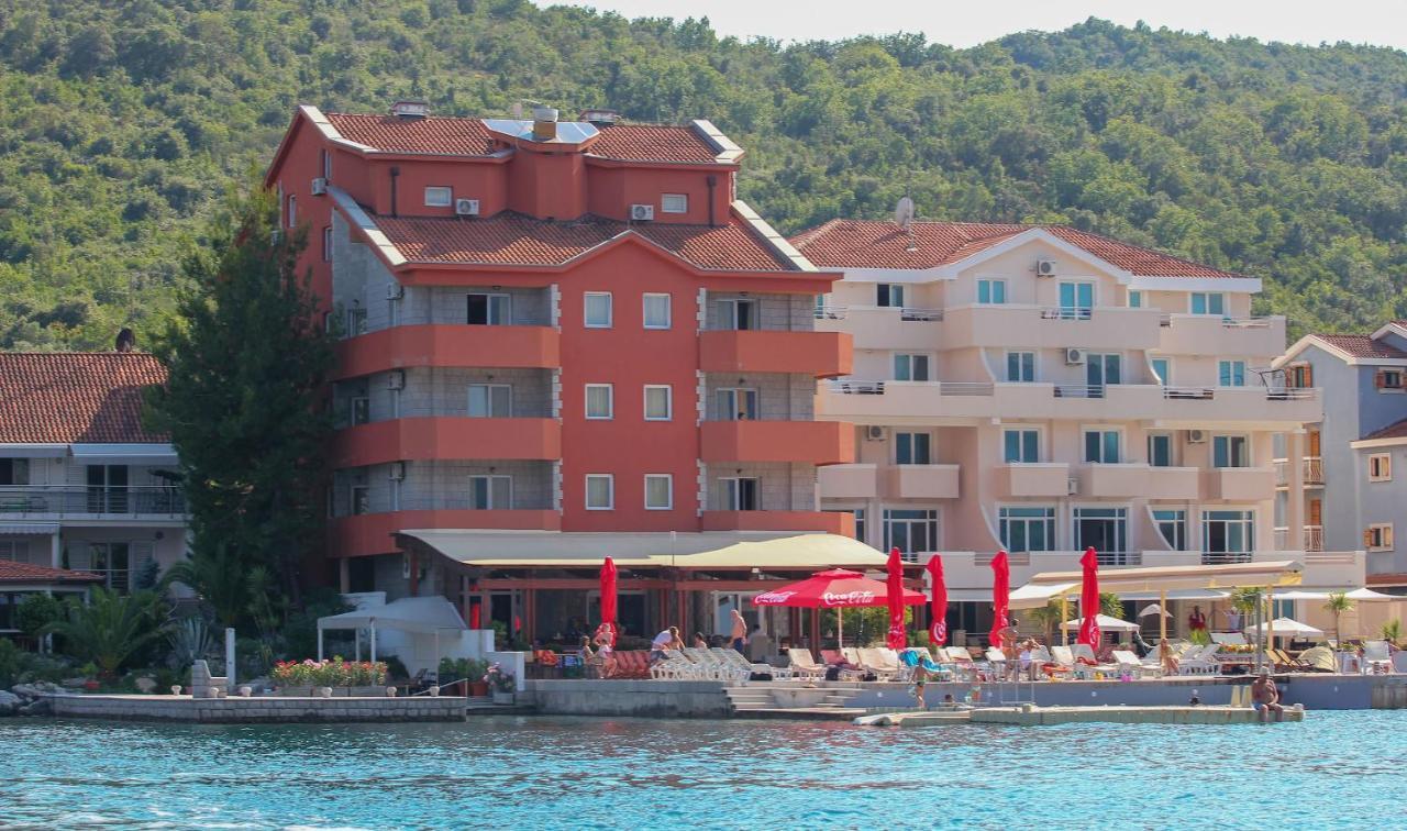 Apart Hotel Samardzic 티바트 외부 사진
